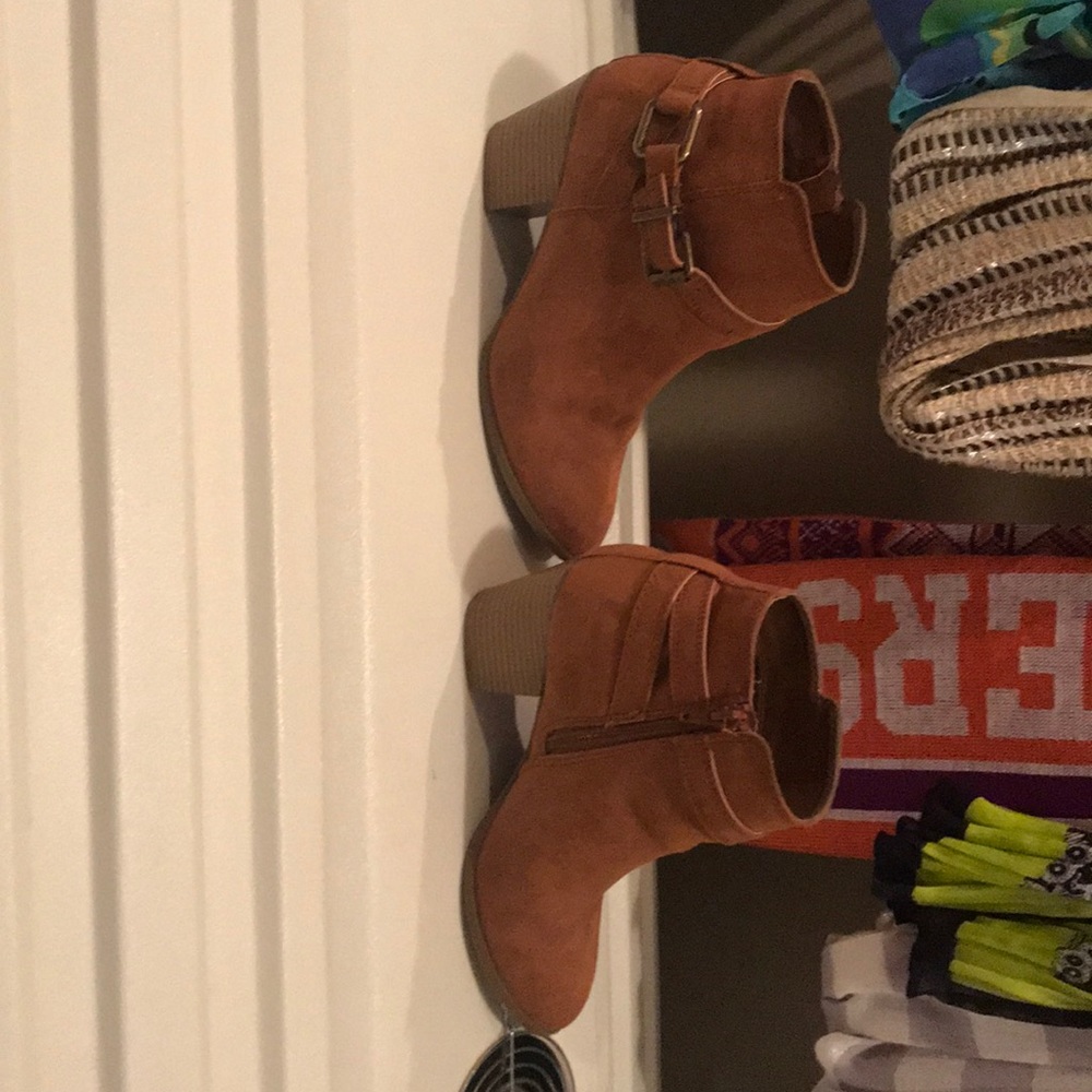 Brown Express booties